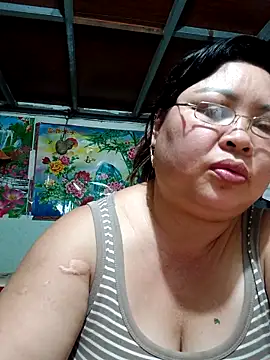 Snapshot of Monglan-c chatting on 05-12-26, 04:53 Monglan-c online show from 05-12-26, 04:53