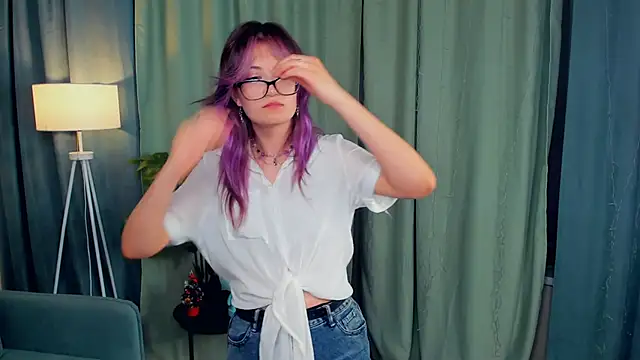 Snapshot of SuRenzi chatting on 03-31-26, 05:02 SuRenzi online show from 03-31-26, 05:02