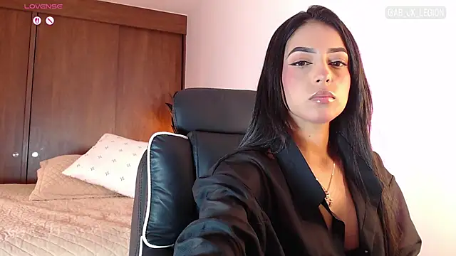 Snapshot of _SaraRoss chatting on 04-29-26, 04:44 SaraRoss online show from 04-29-26, 04:44