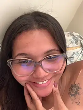Snapshot of viviboraaaa chatting on 04-25-26, 02:47 viviboraaaa online show from 04-25-26, 02:47