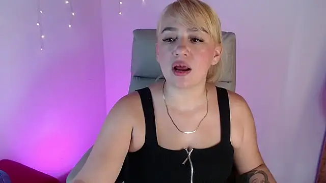 Snapshot of Carolina_2403 chatting on 05-17-26, 07:43 Carolina 2403 online show from 05-17-26, 07:43