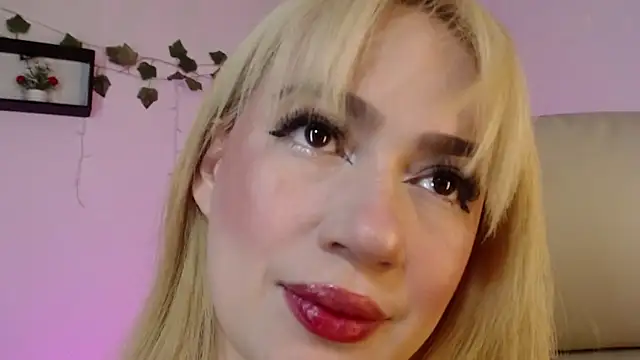 Snapshot of Carolina_2403 chatting on 05-29-26, 11:36 Carolina 2403 online show from 05-29-26, 11:36