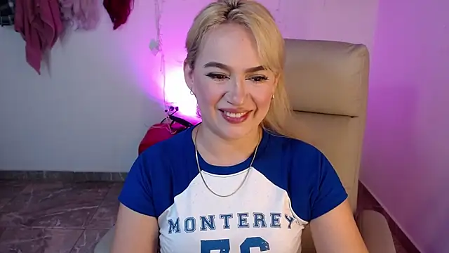 Snapshot of Carolina_2403 chatting on 06-12-26, 11:14 Carolina 2403 online show from 06-12-26, 11:14