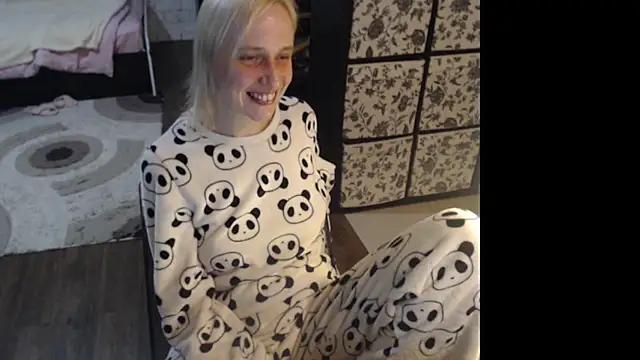 Sweet hot shrmp online show from 04-07-26, 08:20