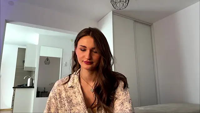 HallieHollo online show from 05-17-26, 01:07