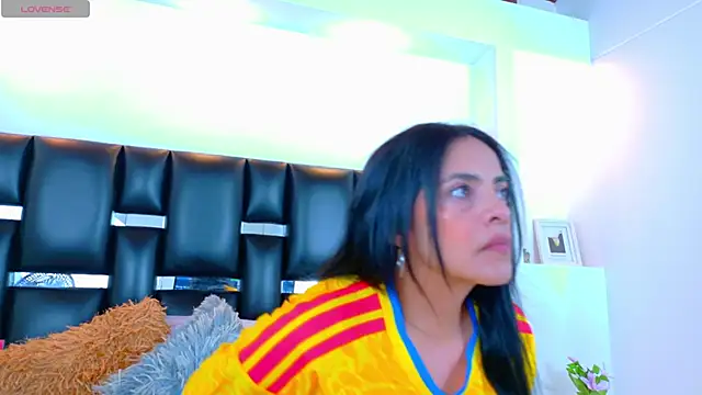 Estrellaa 023 online show from 06-13-26, 11:30