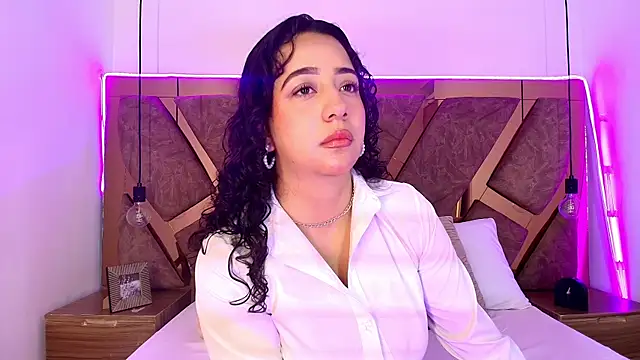 bella swwan  online show from 06-17-26, 01:34