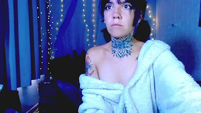 LannieGonzales online show from 04-12-26, 03:28