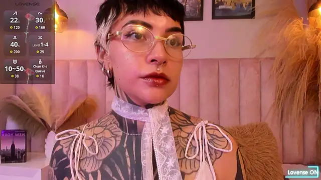 Luana fiore online show from 04-14-26, 12:22