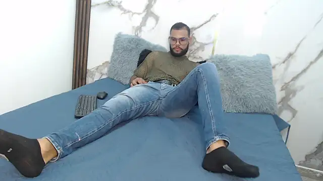 Issack 69 online show from 04-24-26, 02:58