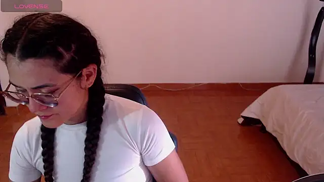 Snapshot of FreyaRouge chatting on 04-20-26, 03:37 FreyaRouge online show from 04-20-26, 03:37