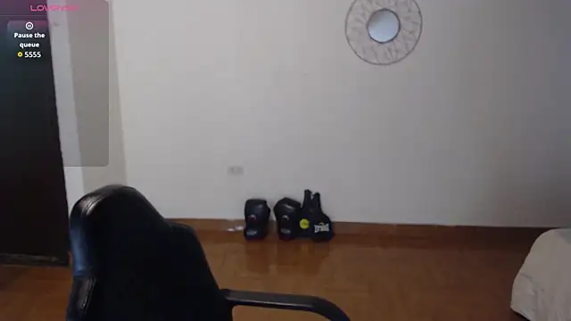 Snapshot of FreyaRouge chatting on 05-15-26, 06:04 FreyaRouge online show from 05-15-26, 06:04
