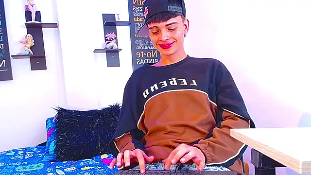 milo hot  online show from 04-03-26, 06:17