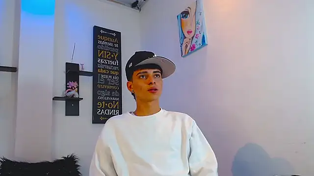 milo hot  online show from 04-06-26, 10:33