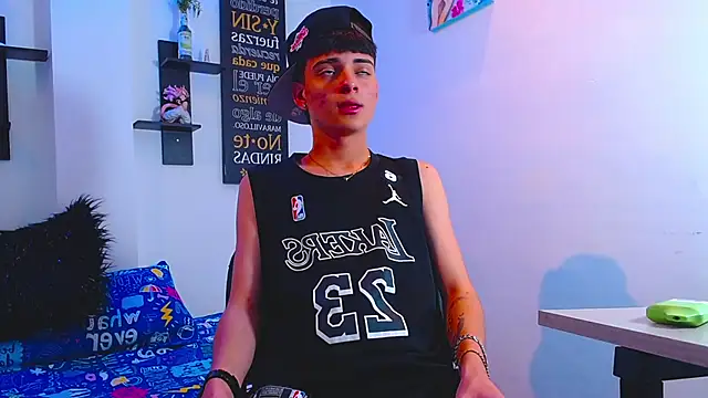 milo hot  online show from 04-07-26, 07:03