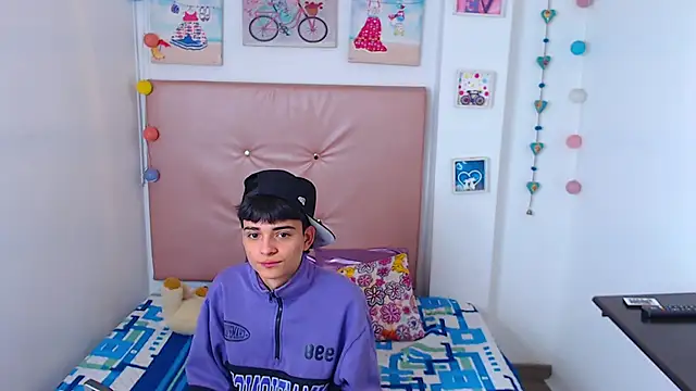 milo hot  online show from 04-23-26, 11:51