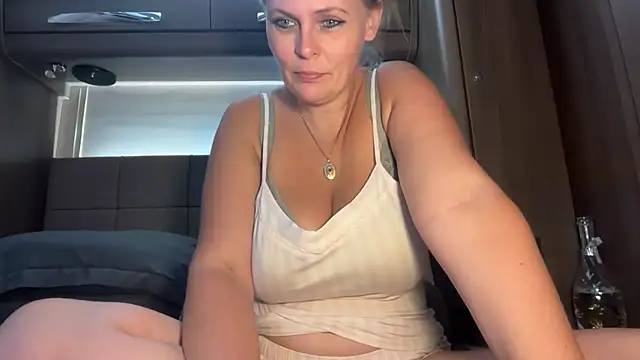 BustySwingingSlut online show from 06-27-26, 08:14