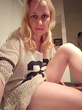 Snapshot of RinaSunX chatting on 04-04-26, 02:43 RinaSunX online show from 04-04-26, 02:43