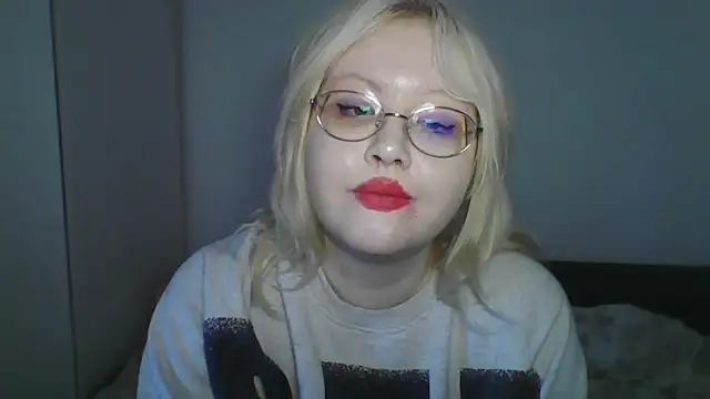 Snapshot of Elayne_Sweet chatting on 05-13-26, 06:11 Elayne Sweet online show from 05-13-26, 06:11