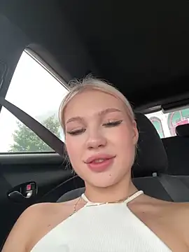 Snapshot of Kiss_Auroraa chatting on 05-15-26, 05:03 Kiss Auroraa online show from 05-15-26, 05:03