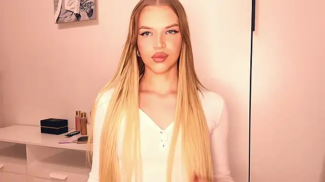 Snapshot of LeoniaRinard chatting on 04-19-26, 06:10 LeoniaRinard online show from 04-19-26, 06:10