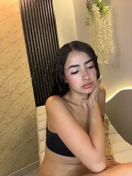 Snapshot of alannajade chatting on 04-01-26, 02:01 alannajade online show from 04-01-26, 02:01