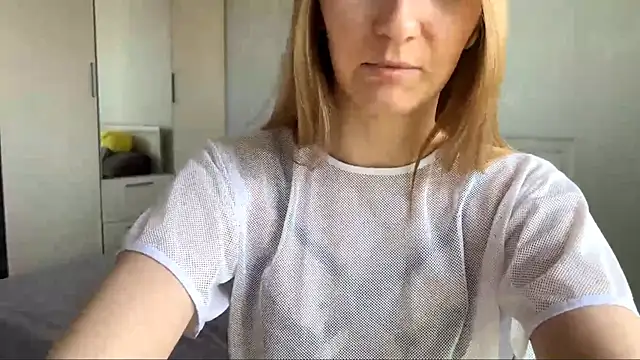 Snapshot of vinniedi chatting on 04-06-26, 11:44 vinniedi online show from 04-06-26, 11:44