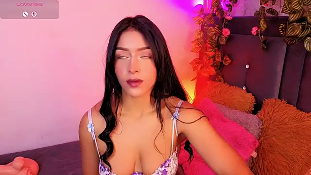 Snapshot of Alisse_Storm chatting on 06-01-26, 12:29 Alisse Storm online show from 06-01-26, 12:29