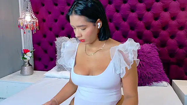 HilaryQueen  online show from 04-15-26, 01:29