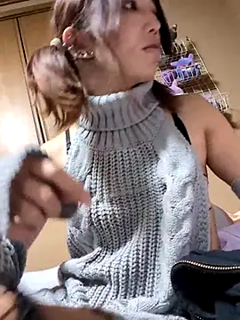 Snapshot of mikuchi1019 chatting on 04-15-26, 06:53 mikuchi1019 online show from 04-15-26, 06:53