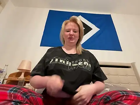 TruckerBabeLeenchen online show from 04-26-26, 09:07