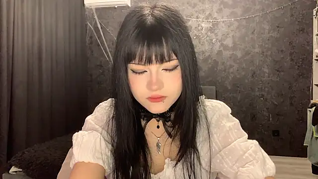 EmilyEmbears online show from 04-21-26, 05:14
