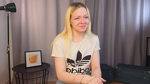 OliviaCaffery online show from 04-16-26, 04:19