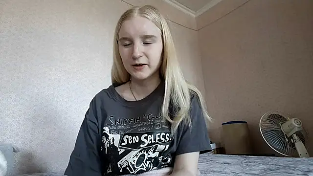 Snapshot of ForwentSeat chatting on 04-11-26, 07:45 ForwentSeat online show from 04-11-26, 07:45