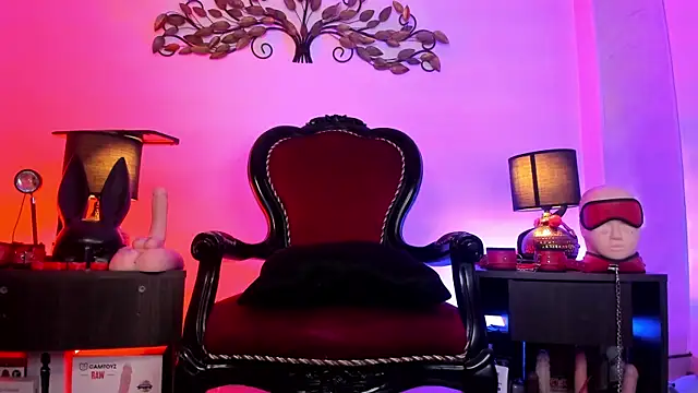 Madamedaphne  online show from 07-10-26, 04:53