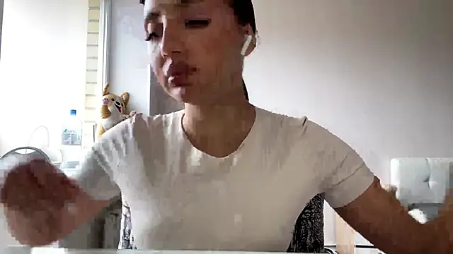 Snapshot of AlvinaMair chatting on 04-24-26, 10:18 AlvinaMair online show from 04-24-26, 10:18