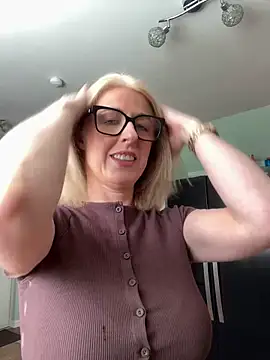 Laylaskyexx online show from 04-13-26, 09:48