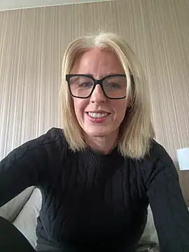 Laylaskyexx online show from 04-16-26, 09:43