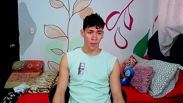 Snapshot of Myke_sexy chatting on 04-14-26, 01:28 Myke sexy online show from 04-14-26, 01:28