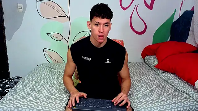 Snapshot of Myke_sexy chatting on 04-22-26, 05:25 Myke sexy online show from 04-22-26, 05:25