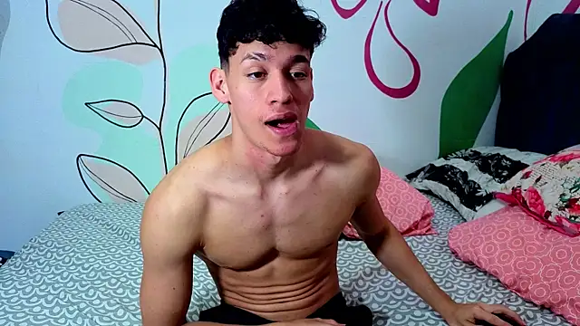 Snapshot of Myke_sexy chatting on 05-07-26, 06:35 Myke sexy online show from 05-07-26, 06:35
