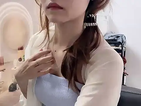    Nami    online show from 04-21-26, 12:34