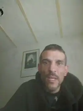 Snapshot of Guillelp chatting on 05-18-26, 11:21 Guillelp online show from 05-18-26, 11:21