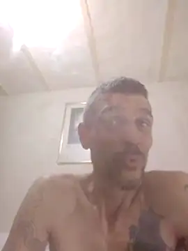 Snapshot of Guillelp chatting on 05-19-26, 01:56 Guillelp online show from 05-19-26, 01:56