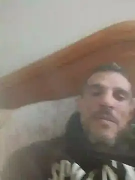 Snapshot of Guillelp chatting on 05-20-26, 11:44 Guillelp online show from 05-20-26, 11:44