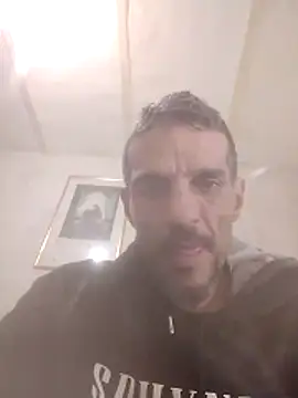 Snapshot of Guillelp chatting on 05-23-26, 03:56 Guillelp online show from 05-23-26, 03:56