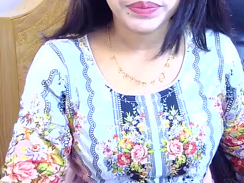 Snapshot of Noor_Zarin chatting on 06-15-26, 11:51 Noor Zarin online show from 06-15-26, 11:51