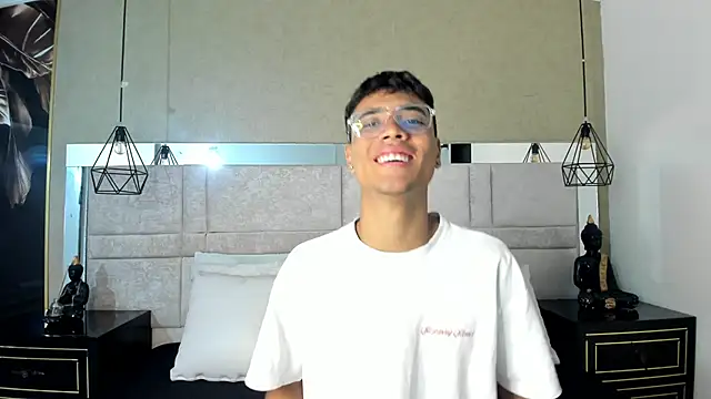Snapshot of DannTaylor chatting on 04-24-26, 02:08 DannTaylor online show from 04-24-26, 02:08