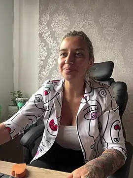 Isabella varella- online show from 06-18-26, 12:53