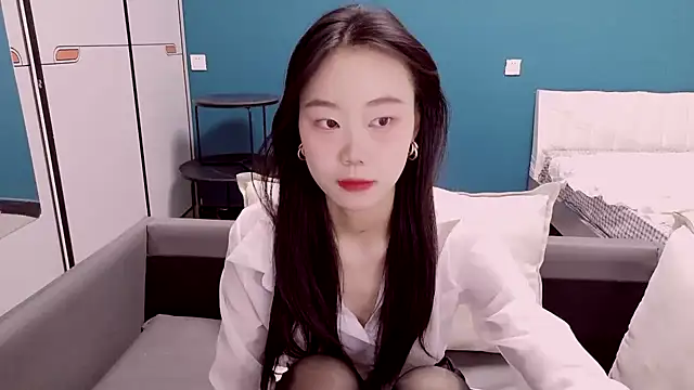 Snapshot of ZHJKS9988 chatting on 04-27-26, 01:47 ZHJKS9988 online show from 04-27-26, 01:47
